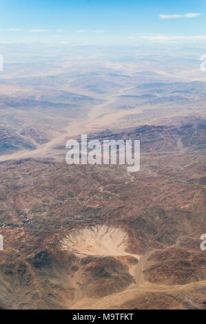 Finestra di antenna vista sul deserto di Atacama che mostra i modelli di incredibile, buona come immagine di sfondo, Cile Foto Stock