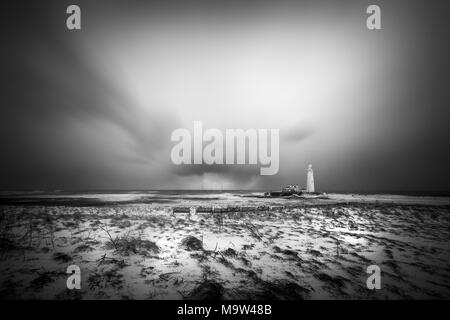 Snowy scene a St Mary's Faro, Whitley Bay, Inghilterra, GB, Regno Unito, Europa. Foto Stock