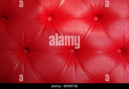 Divano rosso indietro Foto Stock