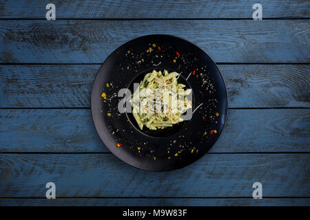 Pasta con pesto di basilico. Foto Stock