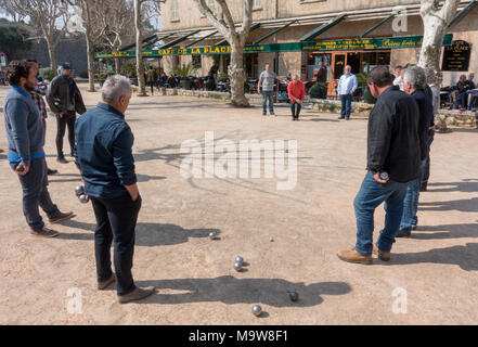 St Paul de Vence Provence francese della vita uomini giocando a bocce boule pétanque Foto Stock