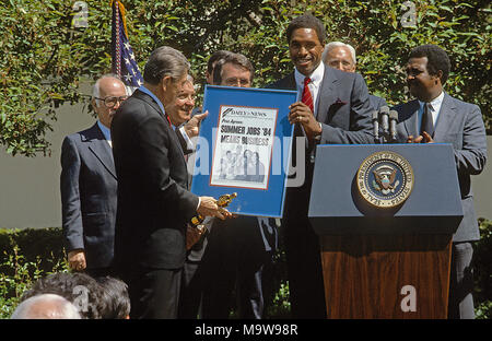 Washington DC., Stati Uniti d'America, 17 maggio 1984 il Presidente Ronald Reagan lavori estivi di credito del programma: Mark Reinstein/MediaPunch Foto Stock