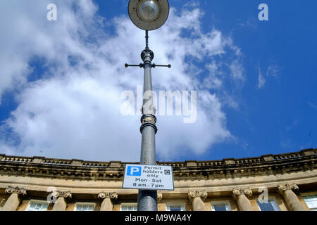 Parcheggio auto in Somerset città del bagno,Inghilterra Regno Unito consentono solo di parcheggio Foto Stock