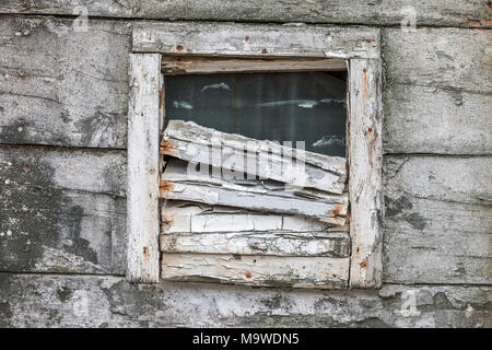 Vecchia struttura fatiscente sul punto di cadere nel long island ny Foto Stock