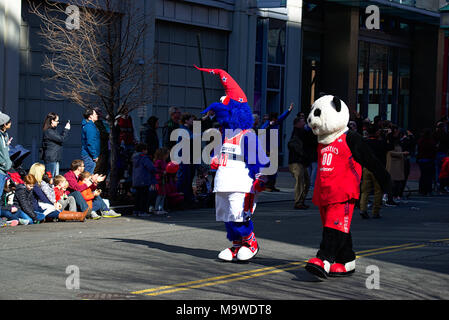 Washington Wizards e mistici mascotte in parata 2108 Foto Stock