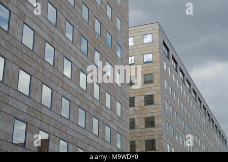 Centro business internazionale di Praga, nel quartiere di Karlin, vicino al hotel Hilton. Un dettaglio degli edifici moderni. Foto Stock
