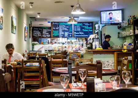 Buenos Aires Argentina,Recoleta,Magazzino deli market bar, tapas,ristorante ristoranti ristorazione mangiare fuori cafe cafe bistrot, interno, c Foto Stock