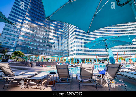 La piscina presso l'Hotel Il Vdara e Spar, Las Vegas, Narvarda, U.S.A. Foto Stock