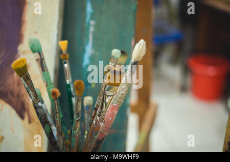 Pittura Studio tools. Set di spazzole artistica Foto Stock