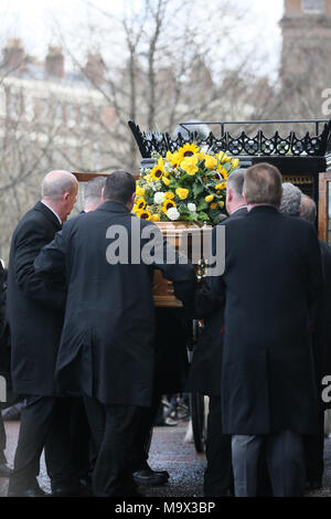Liverpool, Regno Unito. 28 marzo, 2018. ken Dodd bara è portato nella Cattedrale anglicana, Liverpool, 28 marzo, 2018 (C)Barbara Cook/Alamy Live News Foto Stock