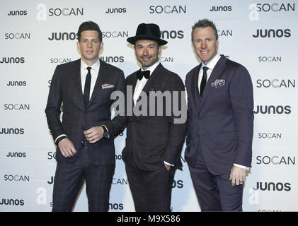 Vancouver, British Columbia, Canada. 24 Mar, 2018. I tenori di arrivare sul tappeto rosso al 2018 JUNO Cena di Gala & Awards in Vancouver, British Columbia, 24 marzo 2018. Credito: Heinz Ruckemann/ZUMA filo/Alamy Live News Foto Stock