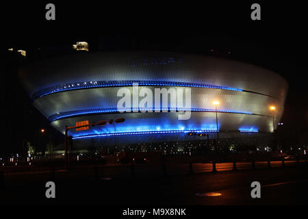 Chengdu Chengdu, in Cina. 27 Mar, 2018. Chengdu, Cina-27th Marzo 2018: La a forma di UFO il teatro può essere visto a Chengdu, Cina sud-occidentale della provincia di Sichuan. Credito: SIPA Asia/ZUMA filo/Alamy Live News Foto Stock