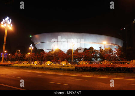Chengdu Chengdu, in Cina. 27 Mar, 2018. Chengdu, Cina-27th Marzo 2018: La a forma di UFO il teatro può essere visto a Chengdu, Cina sud-occidentale della provincia di Sichuan. Credito: SIPA Asia/ZUMA filo/Alamy Live News Foto Stock