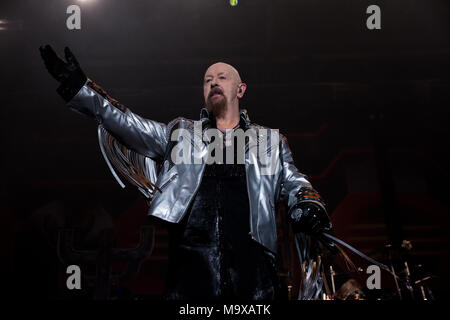 Oshawa, Canada. 28 marzo, 2018. Judas Priest cantante Rob Halford durante la loro potenza di fuoco tappa del tour in Oshawa. Credito: Bobby Singh/Alamy Live News Foto Stock