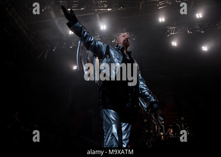 Oshawa, Canada. 28 marzo, 2018. Judas Priest cantante Rob Halford durante la loro potenza di fuoco tappa del tour in Oshawa. Credito: Bobby Singh/Alamy Live News Foto Stock