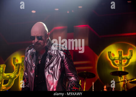 Oshawa, Canada. 28 marzo, 2018. Judas Priest cantante Rob Halford durante la loro potenza di fuoco tappa del tour in Oshawa. Credito: Bobby Singh/Alamy Live News Foto Stock