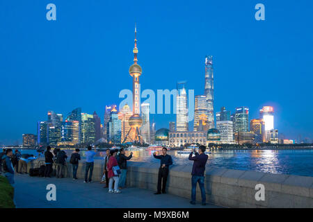 Shanghai, Shanghai, Cina. 28 Mar, 2018. Shanghai, Cina-28th Marzo 2018: scenario del Bund a Shanghai. Credito: SIPA Asia/ZUMA filo/Alamy Live News Foto Stock