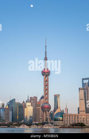 Shanghai, Shanghai, Cina. 28 Mar, 2018. Shanghai, Cina-28th Marzo 2018: scenario del Bund a Shanghai. Credito: SIPA Asia/ZUMA filo/Alamy Live News Foto Stock