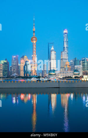 Shanghai, Shanghai, Cina. 28 Mar, 2018. Shanghai, Cina-28th Marzo 2018: scenario del Bund a Shanghai. Credito: SIPA Asia/ZUMA filo/Alamy Live News Foto Stock