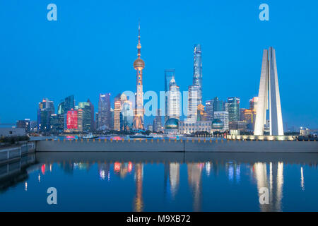 Shanghai, Shanghai, Cina. 28 Mar, 2018. Shanghai, Cina-28th Marzo 2018: scenario del Bund a Shanghai. Credito: SIPA Asia/ZUMA filo/Alamy Live News Foto Stock