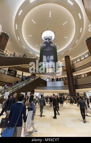 Tokyo, Giappone. 29 Mar, 2018. Tokyo Midtown Hibiya shopping mall apre le sue porte al pubblico il 29 marzo 2018, a Tokyo in Giappone. Il nuovo 35 piani da Mitsui Fudosan immobiliare è situato vicino al Parco Hibiya e include uffici, ristoranti, spazio retail e un nuovo cinema. Credito: Rodrigo Reyes Marin/AFLO/Alamy Live News Foto Stock