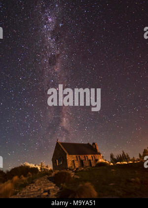 La Via Lattea sopra la Chiesa del Buon Pastore, il Lago Tekapo, Nuova Zelanda Foto Stock