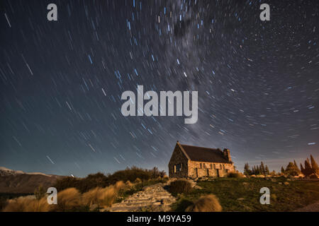 La Via Lattea sopra la Chiesa del Buon Pastore, il Lago Tekapo, Nuova Zelanda Foto Stock