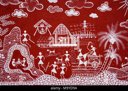 Warli dipinto sul muro, arte rurale, vicino a Pune, Maharashtra, India Foto Stock