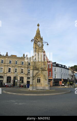 Il Mallock Memorial Clock Tower in Torquay Town Center, Devon, Inghilterra. Foto Stock