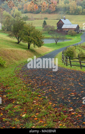 Di Sleepy Hollow Farm in una piovosa giornata di caduta, Woodstock, Vermont Foto Stock