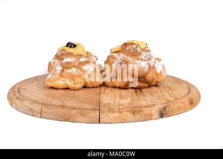 San Giuseppe Zeppole composizione nel display sul piatto di legno Foto Stock