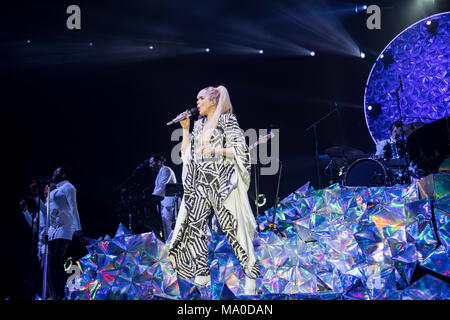 Paloma la fede sulla Gita al SSE Idro Glasgow, così piccolo ad una grande voce. Foto Stock