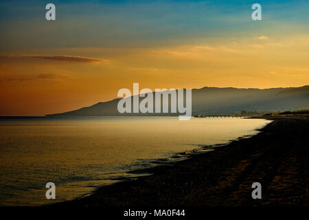 La mattina presto luce, Crysochous Bay, Poli Crysochous, Cipro. Foto Stock