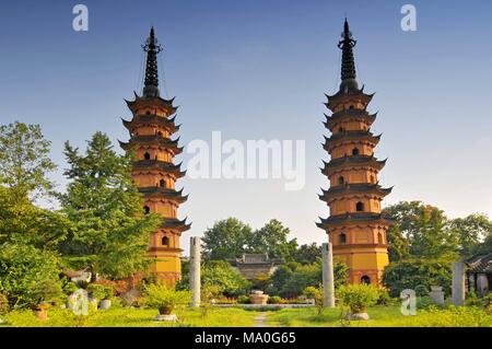 Twin Shauangta tempio pagoda a Suzhou in Cina. Foto Stock