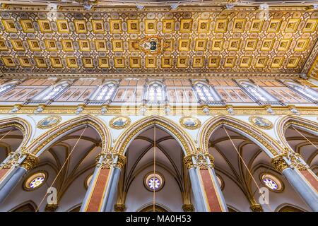 Il Barocco soffitto a cassettoni del San Domenico Maggiore Chiesa, Napoli, Italia. Foto Stock