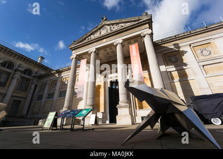 Oxford. In Inghilterra. Il museo Ashmolean Museum, entrata principale esterno. Revival Greco facciata e portico da Charles Robert Cockerell costruito nel 1845. Foto Stock