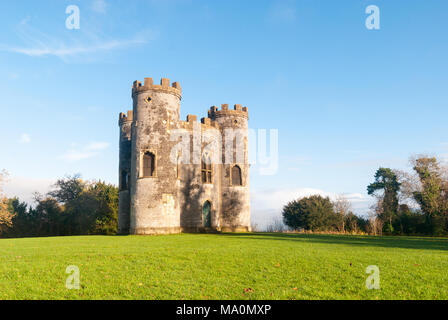 Lo stile gotico follia sul castello di Blaise, Bristol, Inghilterra, Regno Unito Foto Stock