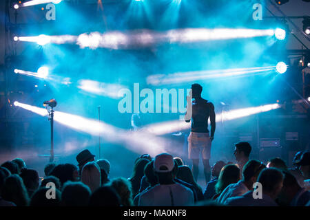 Aidan Coker compie durante il Midem 2017, Cannes, Francia, 7 giugno 2017 Foto Stock