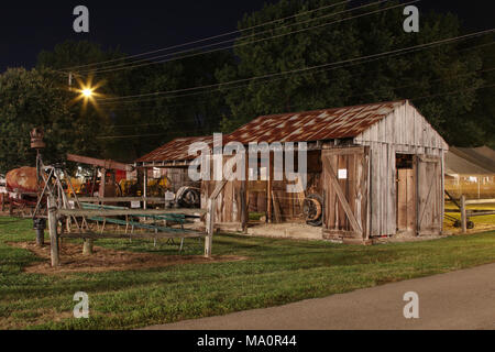 Antique Oilfield presentano la notte. Canfield fiera. Mahoning County Fair. Canfield, Youngstown, Ohio, Stati Uniti d'America. Foto Stock