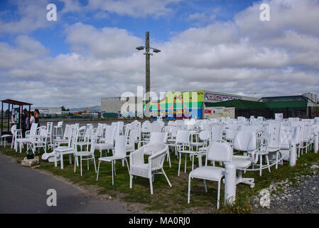 La 185 sedie vuote memorial, ricordando le vittime del terremoto di Christchurch, Christchurch, Nuova Zelanda Foto Stock