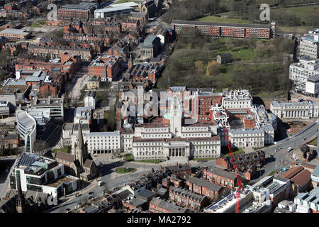 Vista aerea dell'Università di Leeds con il Morbo di Parkinson edificio prominente, REGNO UNITO Foto Stock