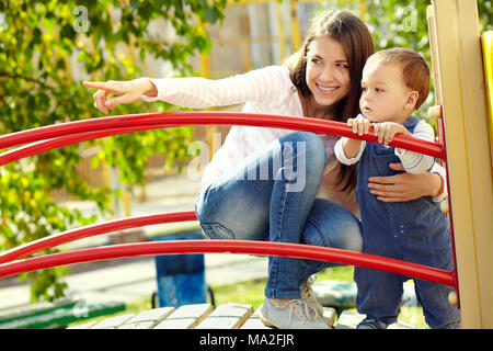 Giovane madre con il suo bambino Foto Stock