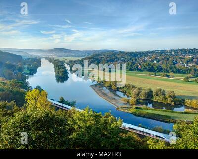 La bellissima valle della Ruhr vicino a Witten in Renania settentrionale-Vestfalia Foto Stock