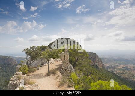 Castell d'Alaró nelle montagne Tramuntana, Maiorca Foto Stock