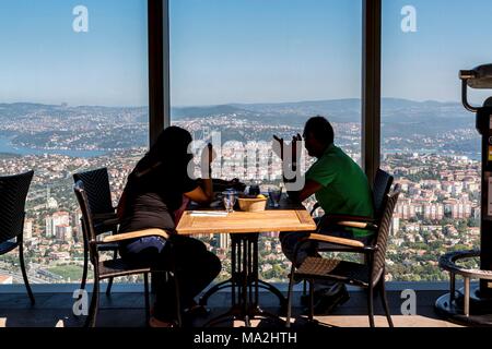 Una vista sopra la città guardando verso l'Asia, Istanbul, Turchia Foto Stock