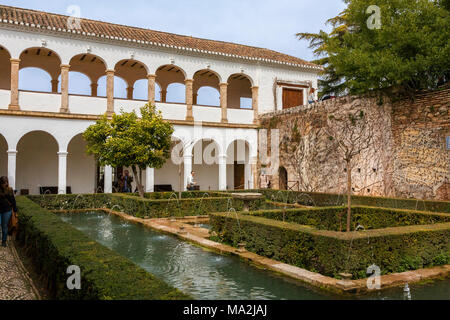 Il Patio de los Cipreses, Palacio del Generalife, La Alhambra di Granada, Andalusia, Spagna Foto Stock