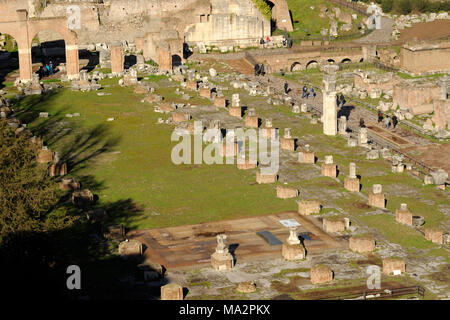 Italia, Roma, Foro Romano, Basilica Giulia Foto Stock