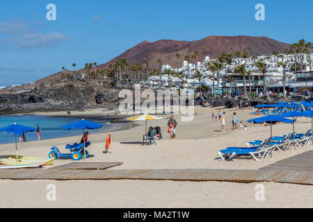 Playa blanca playa flamingo beach resort per vacanze isole Canarie di Lanzarote, un isola spagnola, al largo della costa nord ovest africa 2018 Foto Stock