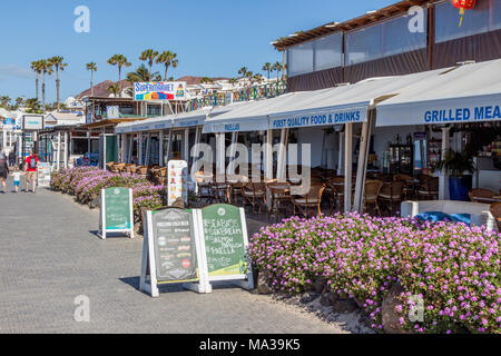 Playa blanca playa flamingo beach resort per vacanze isole Canarie di Lanzarote, un isola spagnola, al largo della costa nord ovest africa 2018 Foto Stock