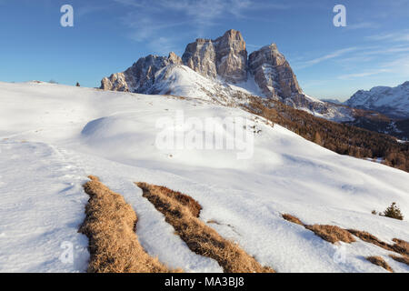 La parete nord-ovest del monte Pelmo da Alpe prendera in inverno, Col Stefano, Dolomiti, Borca di Cadore, Belluno, Veneto, Italia Foto Stock